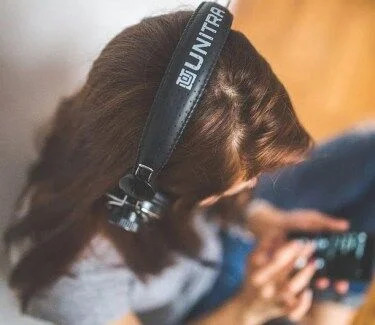 Study: 58% of Podcast Listeners Hear Ads—Even If They Don’t Know It | Radio Press Review | Scoop.it