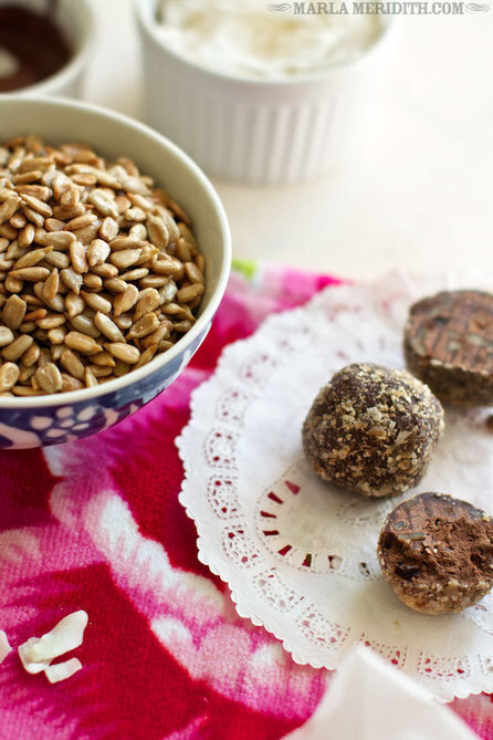Skinny Dark Chocolate Trail Mix Truffles - Family Fresh Cooking | The Chic Chocolate Curator | Scoop.it