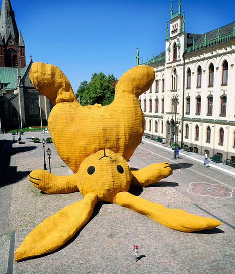 Toy rabbit by Florentijn Hofman | Art Installations, Sculpture, Contemporary Art | Scoop.it