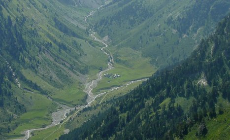 Les granges du Moudang vues depuis le pic d'Augas le 7 août 2014 - Simone Fréchou | Vallées d'Aure & Louron - Pyrénées | Scoop.it