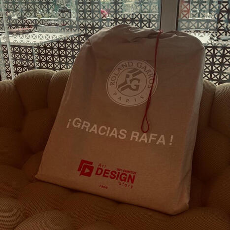 Rafael Nadal a reçu le tableau d'or 100 % connecté (AR & IA) conçu par ArtDesignStory | 7 - Fan Experience | Scoop.it