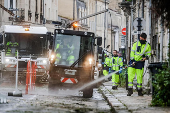 &laquo;&nbsp;Mauvaises herbes&nbsp;&raquo; ou &laquo;&nbsp;po&eacute;sie urbaine&nbsp;&raquo;&nbsp;: &agrave; Bordeaux, le d&eacute;sherbage des trottoirs oppose deux fa&ccedil;ons d&rsquo;habiter la ville | Nouvelle-Aquitaine | Scoop.it