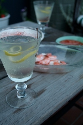 Your Video Guide to Making the Perfect Cocktail { and what to pair with it } The French 75 { paired with shrimp cocktail } | Really interesting recipes | Scoop.it