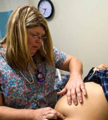 Midwives Say Limiting Their Freedom to Practice Hurts Mothers, Children, Low-Income Families | Herstory | Scoop.it