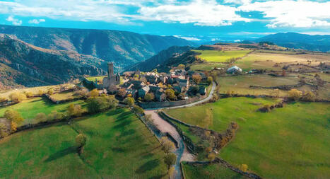 Ce hameau médiéval bâti à 900 mètres d’altitude est classé au patrimoine mondial de l’UNESCO – | FLEurons de France | Scoop.it
