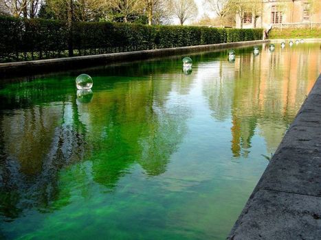 Water in a bubble by Shigeko Hirakawa | Art Installations, Sculpture, Contemporary Art | Scoop.it
