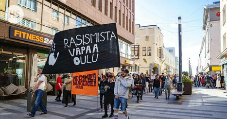 Ihmisjoukko osoitti mieltään äärioikeistoa vastaan Valkean edessä – ”Kotoa lähteminen tuntuu turvattomalta” - Suomi | HS.fi | 1Uutiset - Lukemisen tähden | Scoop.it
