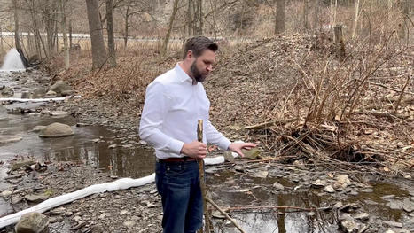 Ohio Sen. Vance takes video of creek in East Palestine after chemical spill: 'This is disgusting' / le 16.02.2023 | Pollution accidentelle des eaux par produits chimiques | Scoop.it