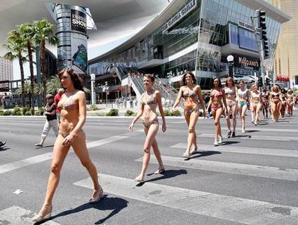 World's Largest Bikini Parade | Strange days indeed... | Scoop.it