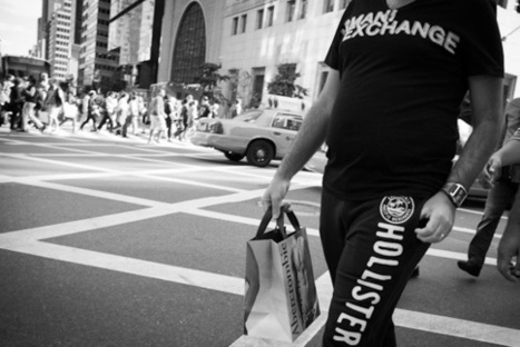 How to Take Sharper Street Photography, Even at Night | Photography by products | Scoop.it