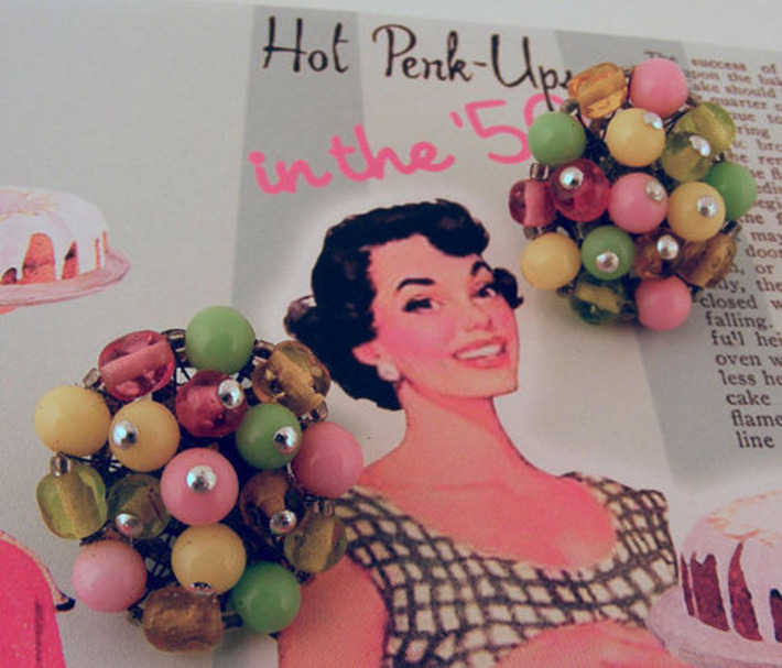 Vintage Earrings Cluster Clip Ons Pastel Beads by TidBitz on Etsy | Kitsch | Scoop.it