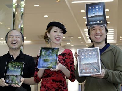 iPAD SURVEY RESULTS: Everything You Need To Know About How People Use The iPad | Is the iPad a revolution? | Scoop.it