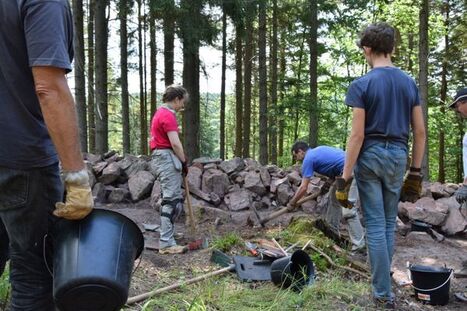Un ch&acirc;teau enseveli sous terre pendant 1000 ans, d&eacute;voil&eacute; par deux arch&eacute;ologues passionn&eacute;s | Th&eacute;matique Ch&acirc;teaux forts | Scoop.it