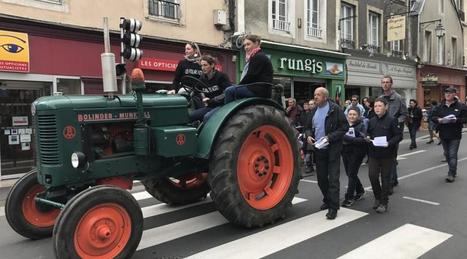 Bayeux : Les Foulards Noirs exposent le mal-être des agriculteurs | Lait de Normandie... et d'ailleurs | Scoop.it