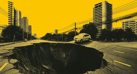 Bangkok : un trou géant avale la route en plein centre-ville, des voitures frôlent la catastrophe | Planète DDurable | Scoop.it