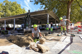 Dax. &laquo;&nbsp;C&rsquo;est un bout de l&rsquo;histoire du quartier qui s&rsquo;en va &raquo;&nbsp;: les curieux d&eacute;filent place Camille-Bouvet pour immortaliser la d&eacute;molition du march&eacute; couvert | Landes - Conseils municipaux & communautaires | Scoop.it
