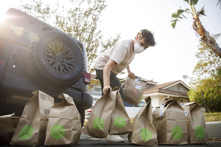 Going Undercover As An Amazon Fresh Driver shows how Amazon is trying to crack the last remaining issue with ecommerce: delivery cost and speed via @HNGRY | WHY IT MATTERS: Digital Transformation | Scoop.it