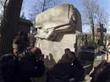 Paris cleans lipstick off Oscar Wilde grave | Strange days indeed... | Scoop.it