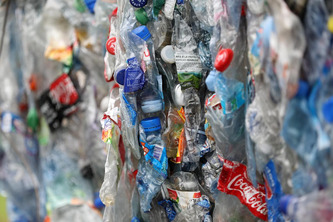 Pollution plastique : bouteilles consignées, emballages recyclables, éco-contribution… la France veut accélérer le pas | Environnement - Développement durable - Climat | Scoop.it