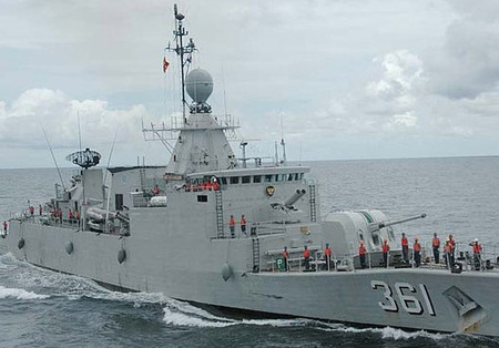 Installation du radar Terma SCANTER 4100 pour la modernisation à mi-vie de la 1ère corvette Fatahillah | Newsletter navale | Scoop.it