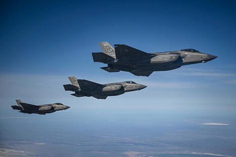 U.S. F-22, F-35 fighter jets move closer to Iran | DEFENSE NEWS | Scoop.it