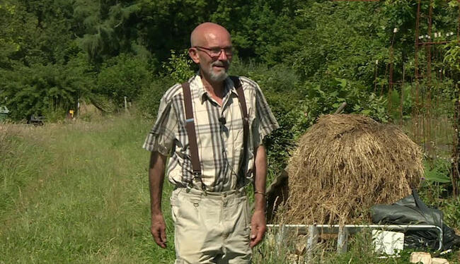 Escroqué, il dort dans une caravane : des internautes se mobilisent pour lui construire une maison