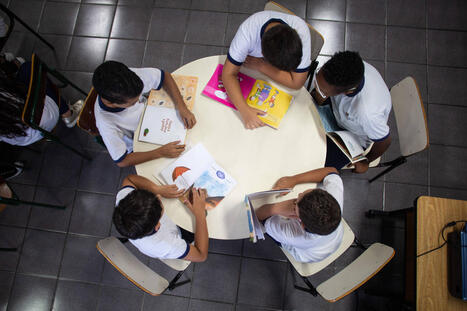 Era dos livros pode estar no fim nas escolas, diz pesquisa - 26/12/2025 - Ilustrada - Folha | Inova&ccedil;&atilde;o Educacional | Scoop.it