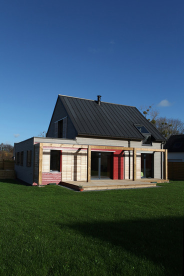 v2com newswire |  Press kit " House Built To French 2012 Energy Regulations Near Sainte-Anne-d'Auray - a.typique Patrice BIDEAU architecte " | Architecture, maisons bois & bioclimatiques | Scoop.it