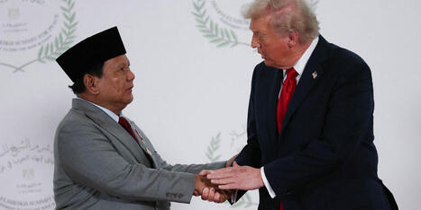 Hot mic catches Trump discussing family business with foreign leader after Gaza ceasefire - Raw Story | Backstabber Watch | Scoop.it