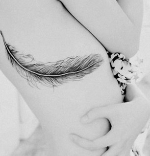 Tatouage Fleur épaule Femme à La