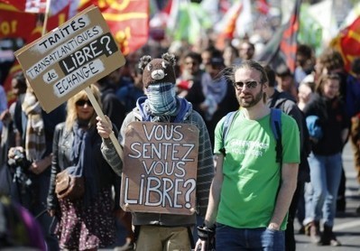 Duizenden Duitsers en Belgen protesteren tegen vrijhandelsverdrag TTIP | Anders en beter | Scoop.it