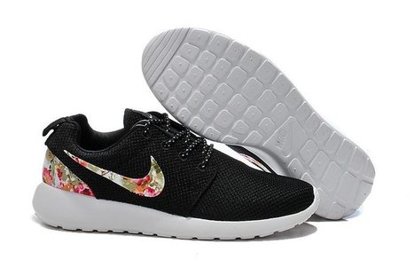 nike roshe one floral