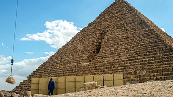 L'Égypte revoit sa copie après une polémique autour de la rénovation de la pyramide de Mykérinos | Le Figaro | Kiosque du monde : Afrique | Scoop.it