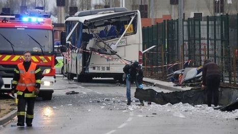 Accident d'un car scolaire: six adolescents tués à Rochefort | J'écris mon premier roman | Scoop.it