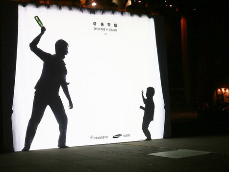 Powerful Billboard In South Korea Lets You Step In And Prevent Child Abuse | 16s3d: Bestioles, opinions & pétitions | Scoop.it