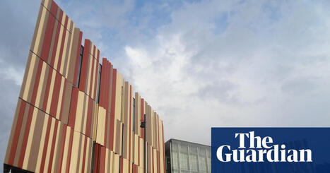 Macquarie University swaps in-person psychology classes with AI chatbot for two subjects | AI in Education #AIinED | Scoop.it