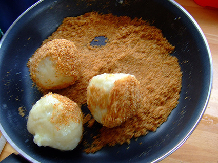 Zaboravljene poslastice: Knedle sa &scaron;ljivama / Plum Dumplings | КУВАР | Scoop.it