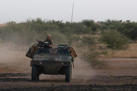 Charlie Hebdo ne mésestime pas le "dévouement" des militaires qui se battent "au service de tous" | GUERRE AU MALI - FRENCH MILITARY OPERATIONS IN MALI | Scoop.it