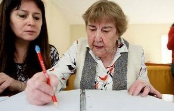 Mujer de 92 años cumple sueño al graduarse de primaria en California | EDUCuestionadores | Scoop.it