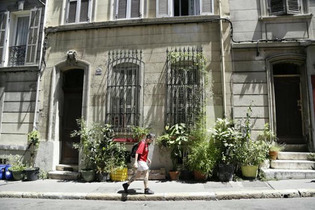 8000 plantes et 5000 sachets de graines offerts : cette ville offre des fleurs pour rendre ses rues plus belles | Une semaine d'actu - Newsletter de veille de l'AURH | Scoop.it