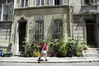 8000 plantes et 5000 sachets de graines offerts : cette ville offre des fleurs pour rendre ses rues plus belles | Veille territoriale AURH | Scoop.it