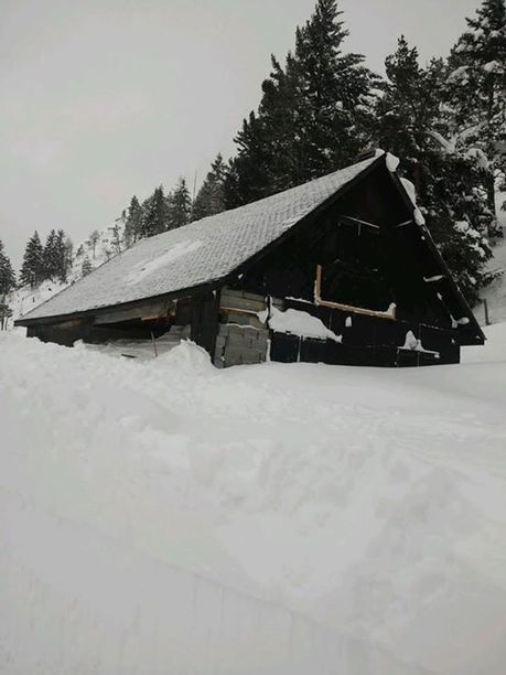 Le chalet du Col de Peyresourde éventré par une avalanche - Vallée du Louron | Facebook | Vallées d'Aure & Louron - Pyrénées | Scoop.it