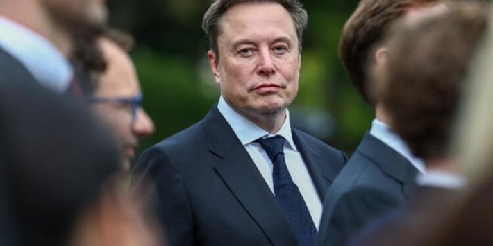 &lsquo;Tap dancing through a minefield&rsquo;: Elon Musk&rsquo;s $3.5 trillion Tesla-SpaceX merger talks expose his power&mdash;and scant accountability | Family Office & Billionaire Report - Empowering Family Dynasties | Scoop.it