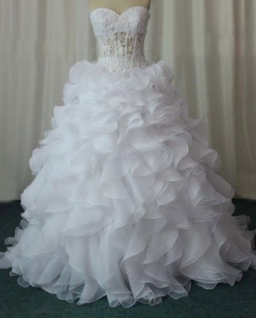Magnifique robe de mariée pas cher avec bustier corset et jupon 2012 - Occasion du Mariage | Robes de mariée d'occasion | Scoop.it