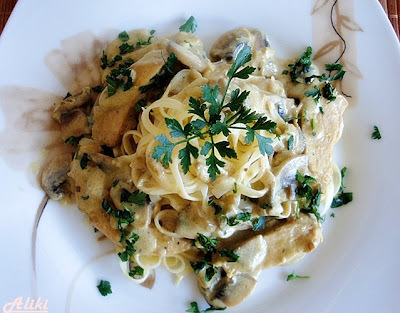 Piletina u sosu od &scaron;ampinjona, krem sira i vina | КУВАР | Scoop.it