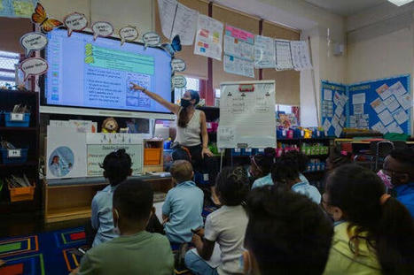 Lucy Calkins Retreats on Phonics in Fight Over Reading Curriculum - The New York Times | Scriveners' Trappings | Scoop.it