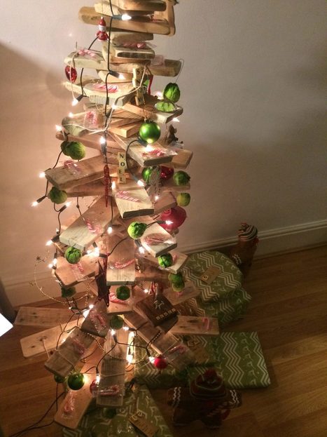 Abstract/Modern Scandinavian Pallet Christmas Tree | 1001 Pallets ideas ! | Scoop.it