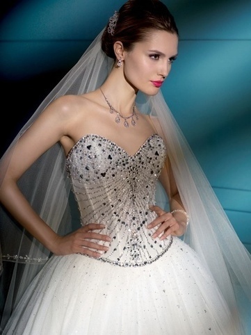 Location Robe de mariée Demetrios modèle 2828 plusieurs tailles | Robes de mariée d'occasion | Scoop.it