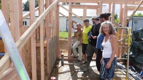 Près de Nantes, ils apprennent à construire leur maison en paille | Build Green, pour un habitat écologique | Scoop.it