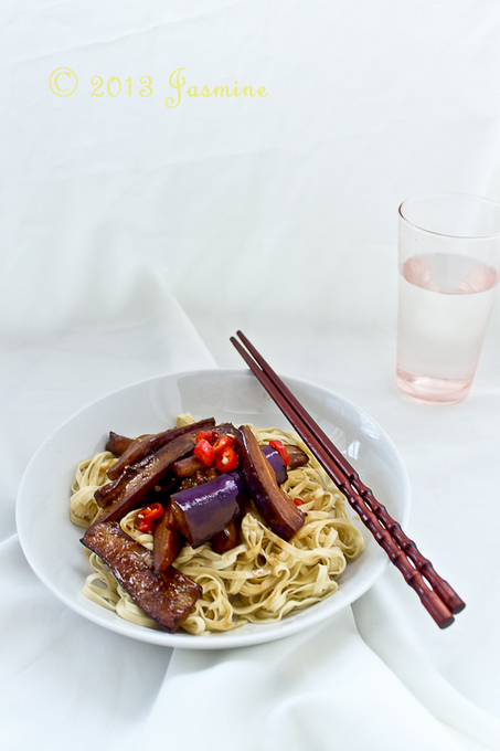 Spicy Eggplant/ Brinjal Noodles Recipe | Smoky Wok | The Asian Food Gazette. | Scoop.it
